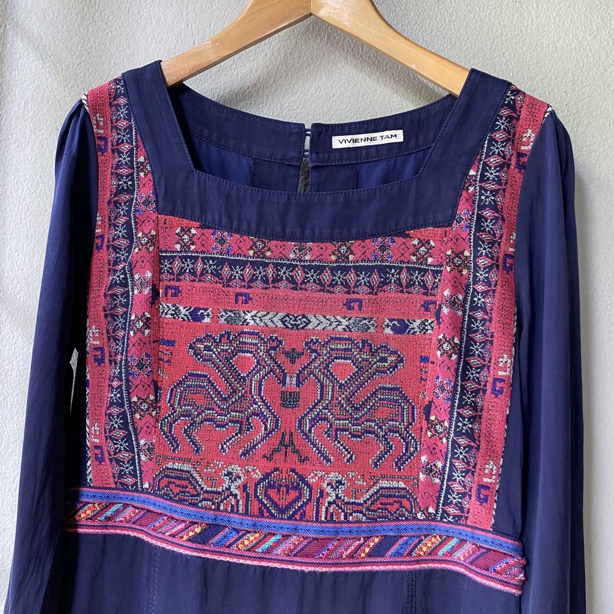 Vivienne Tam VIVIENNE TAM Navy Blue Dress with Pink Embroidered Details Size XS / US 0-2 / IT 36-38 - 10 Thumbnail