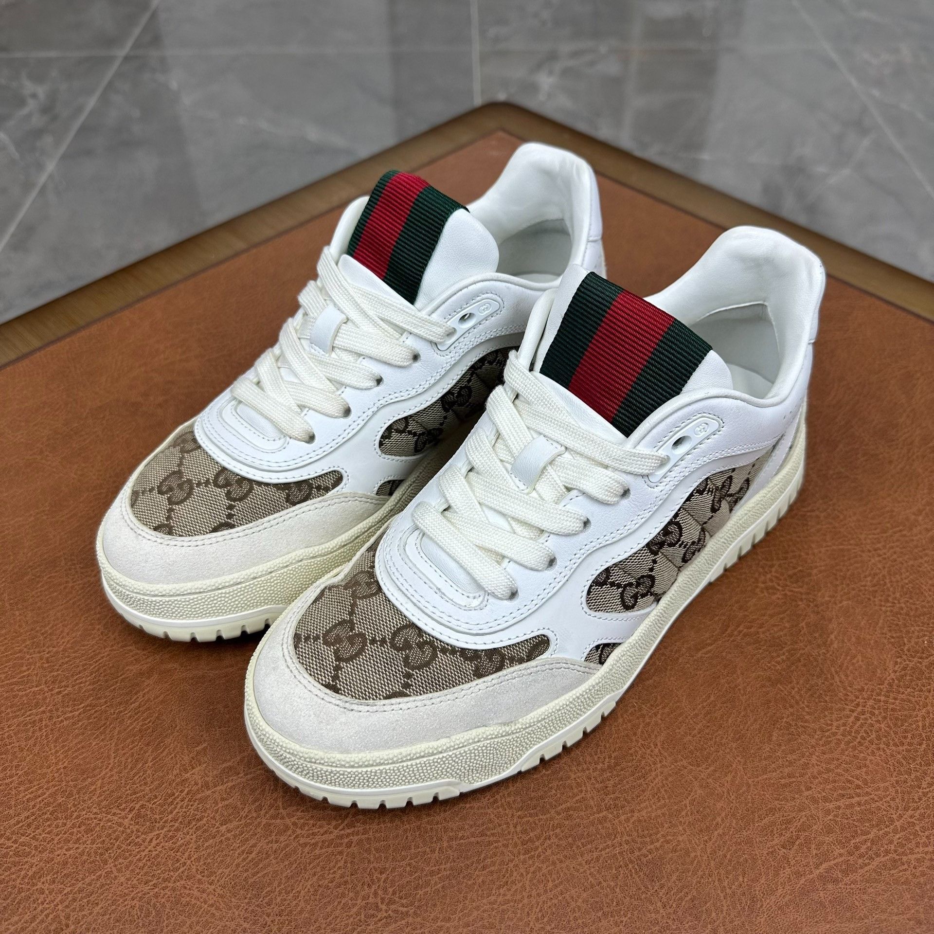 Gucci Gucci Leather White Lowtop Sneakers it_37 Women Size US 7 / IT 37 - 1 Thumbnail