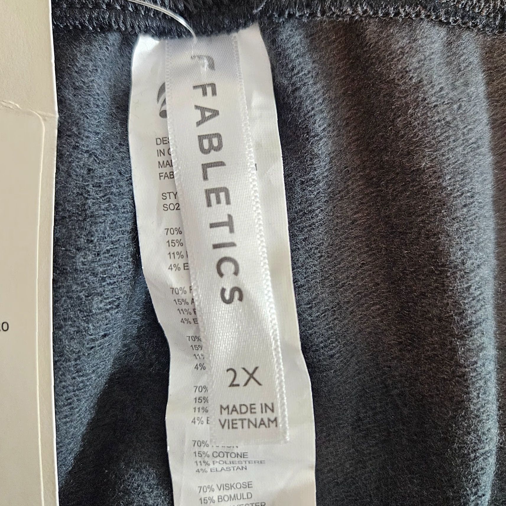 Fabletics Fabletics Gracelyn Sweatshorts Sweat Shorts Black 2X Pockets Drawstring Womens Plus Short Size ONE SIZE - 5 Thumbnail