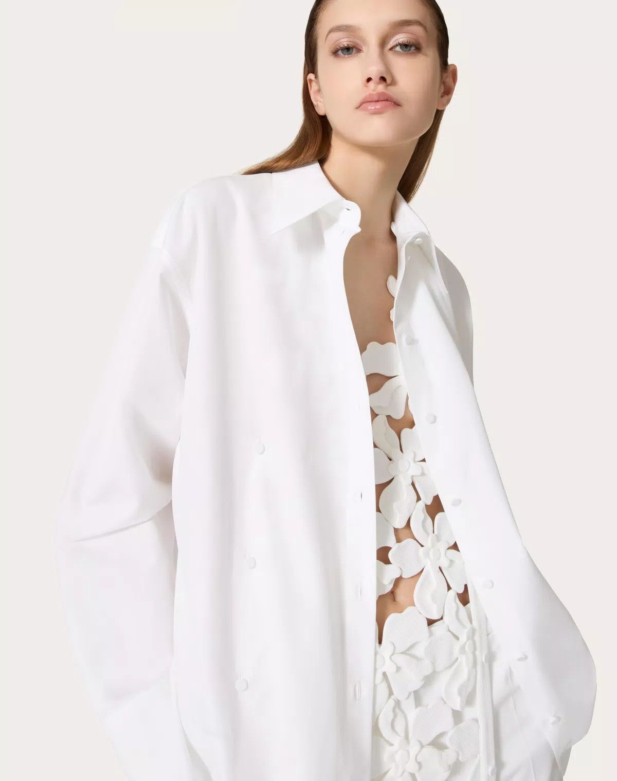 Valentino o1s1wg110625 Embroidered Shirt in White Size S / US 4 / IT 40 - 6 Thumbnail
