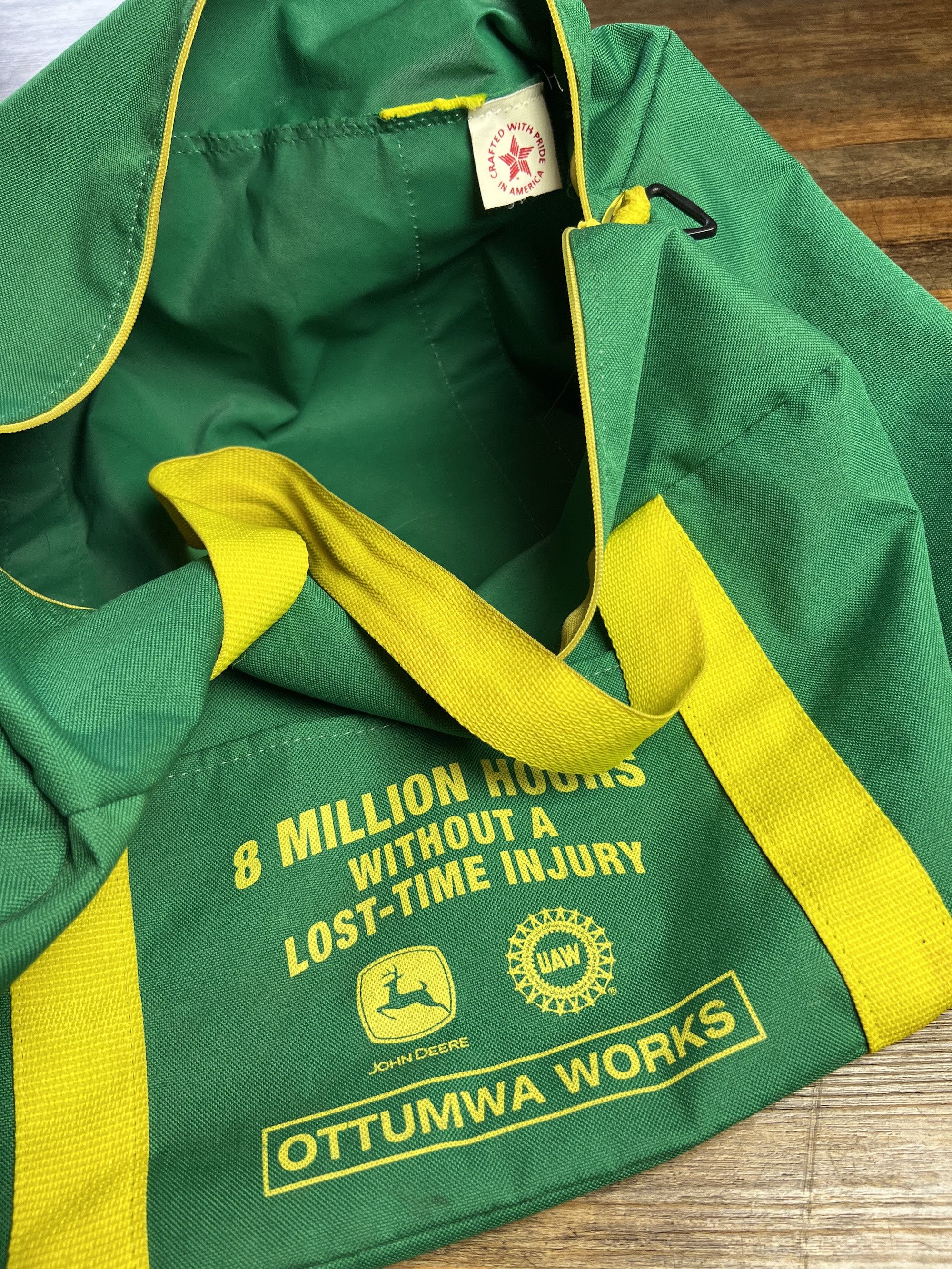 John Deere Vintage 1980's John Deere "Ottumwa Works" Duffle Bag Size ONE SIZE - 8 Thumbnail