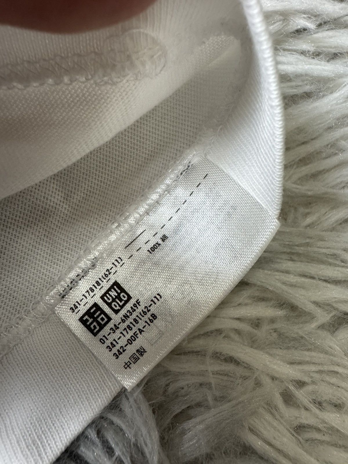 Kaws × Uniqlo Kaws X Uniqlo Size US XL / EU 56 / 4 - 3 Thumbnail