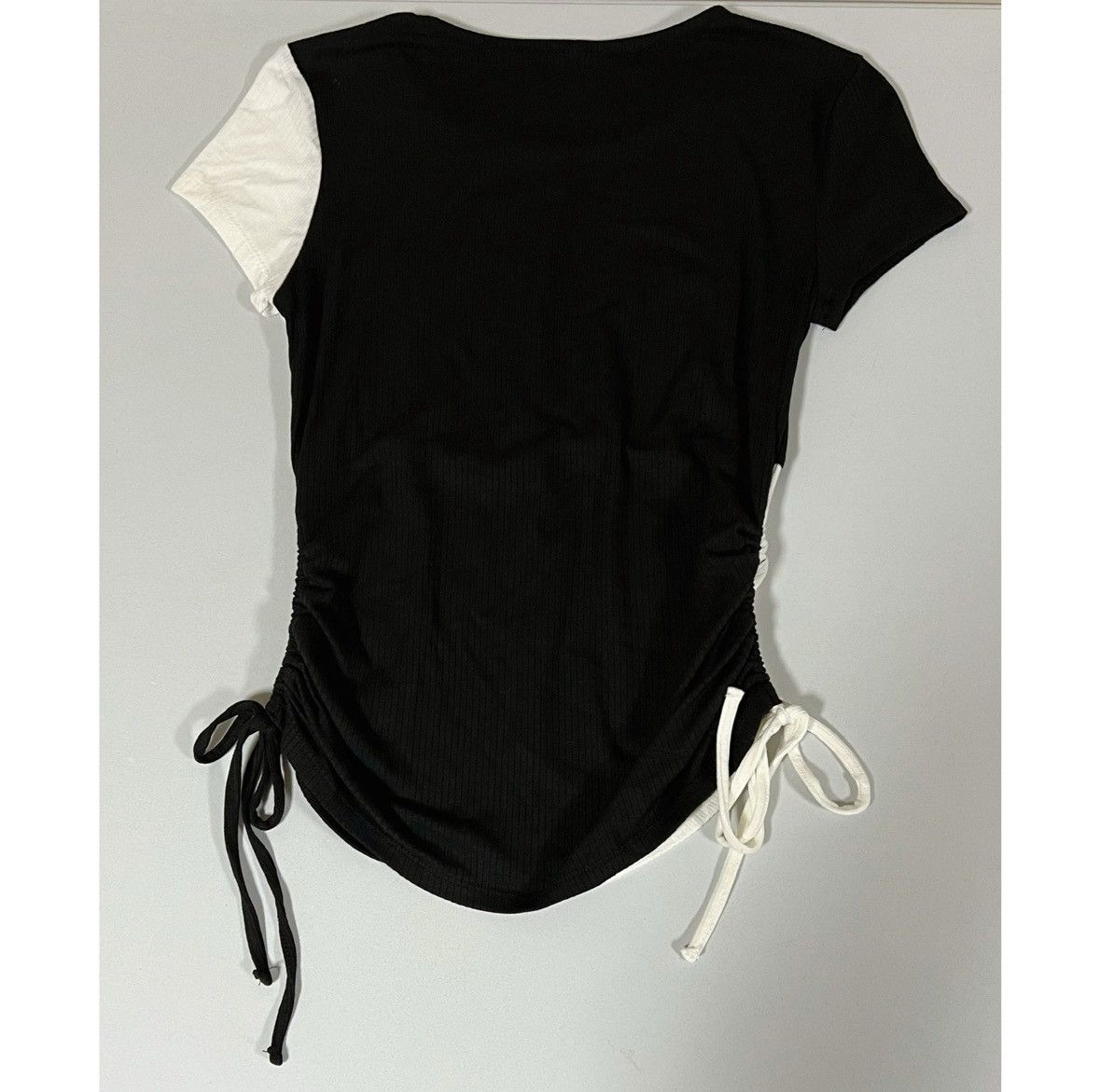 Japanese Brand Black White Color-Block Ruched T-Shirt Top Blouse Tee XS 🤍🖤 Size XS / US 0-2 / IT 36-38 - 3 Thumbnail