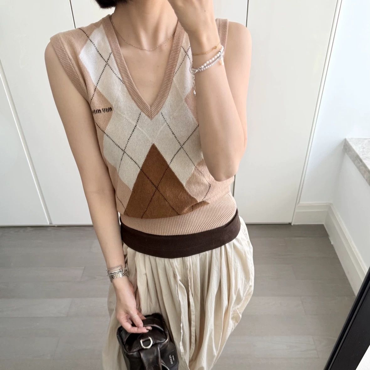 Miu Miu MIU MIU V-neck checked logo cashmere vest feb171 Size XS / US 0-2 / IT 36-38 - 8 Thumbnail