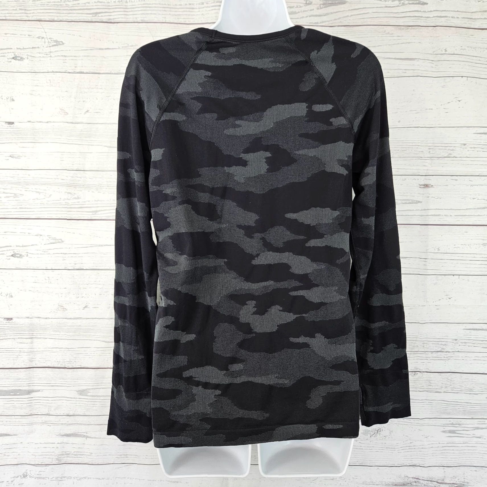 Athleta Athleta Womens Speedlight Camo Top L Black Long Sleeve Shirt Pullover Activewear Modern Basic Size L / US 10 / IT 46 - 4 Thumbnail