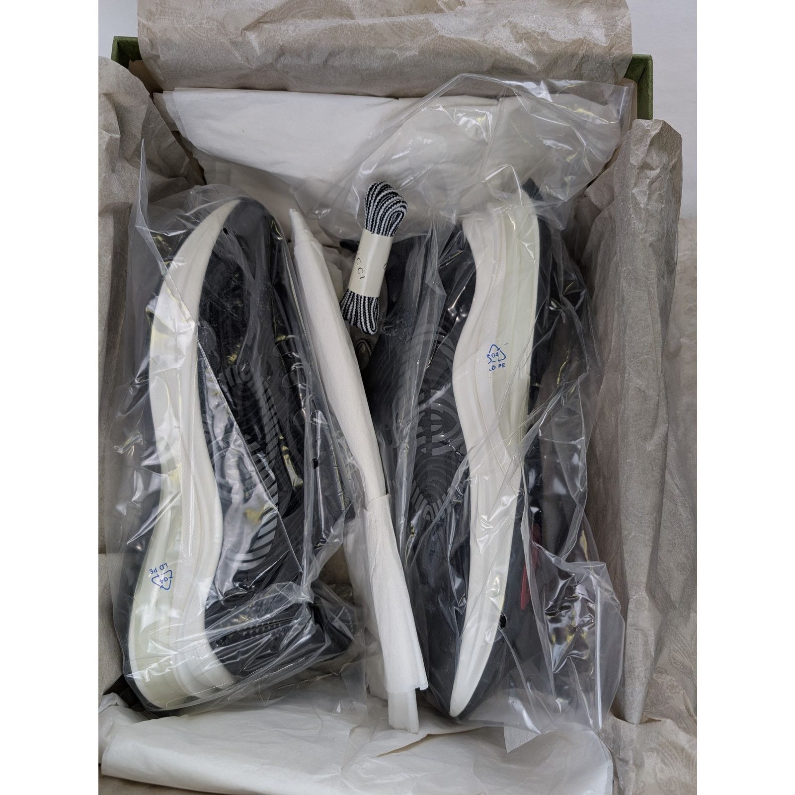 Gucci o1rshd1 Men's Run Sneakers in Black/White Size US 13 / EU 46 - 22 Thumbnail