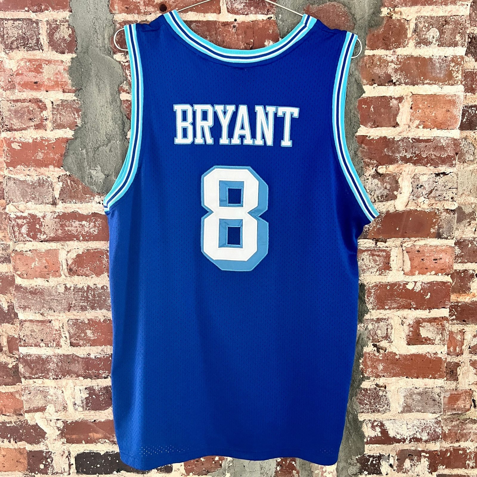Mitchell & Ness Kobe Bryant Mitchell & Ness Lakers 1996-1997 Jersey M 21x30 Size US M / EU 48-50 / 2 - 7 Thumbnail
