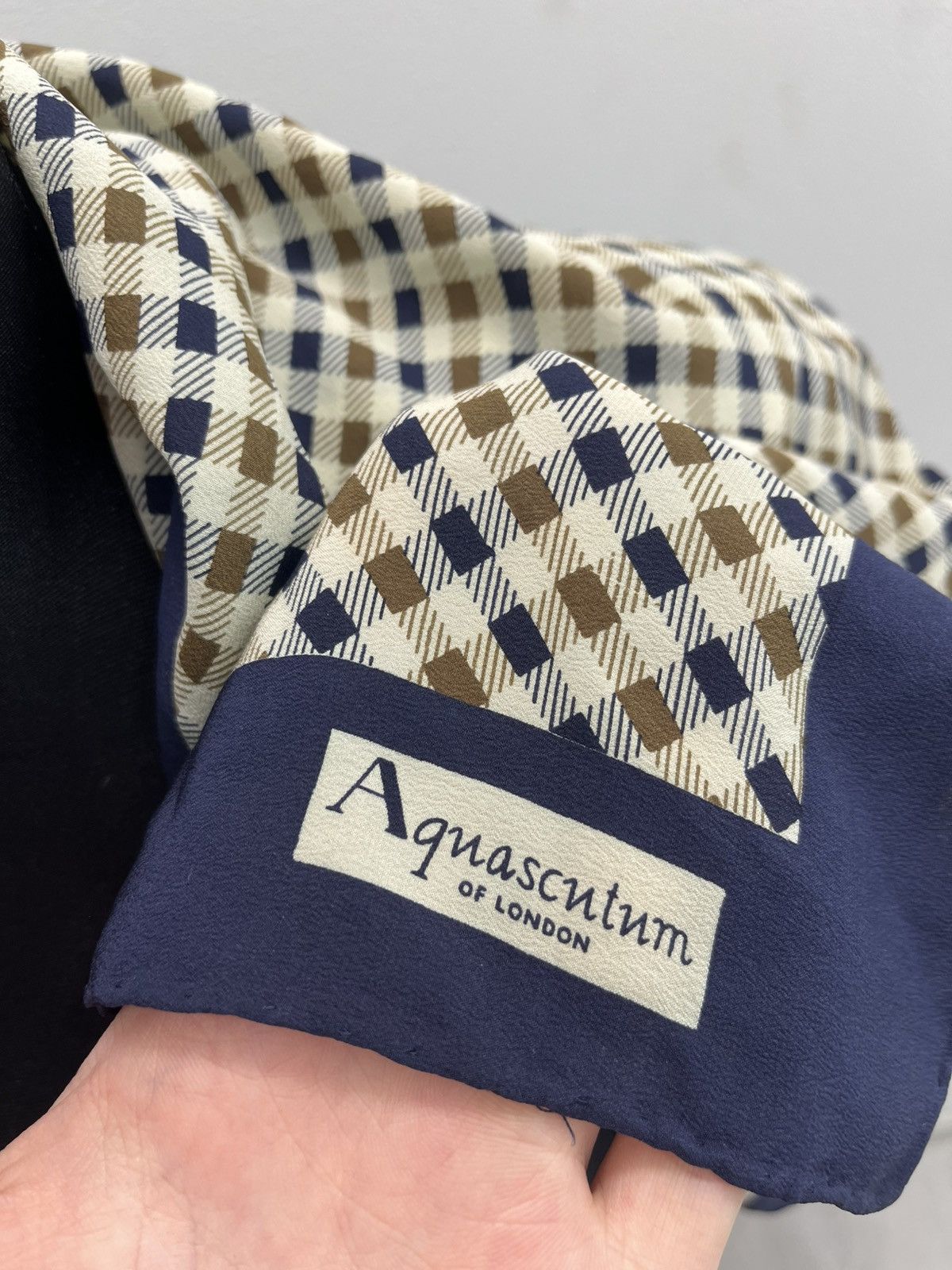 Aquascutum Aquascutum Logo Silk Square Scarf Size ONE SIZE - 3 Thumbnail