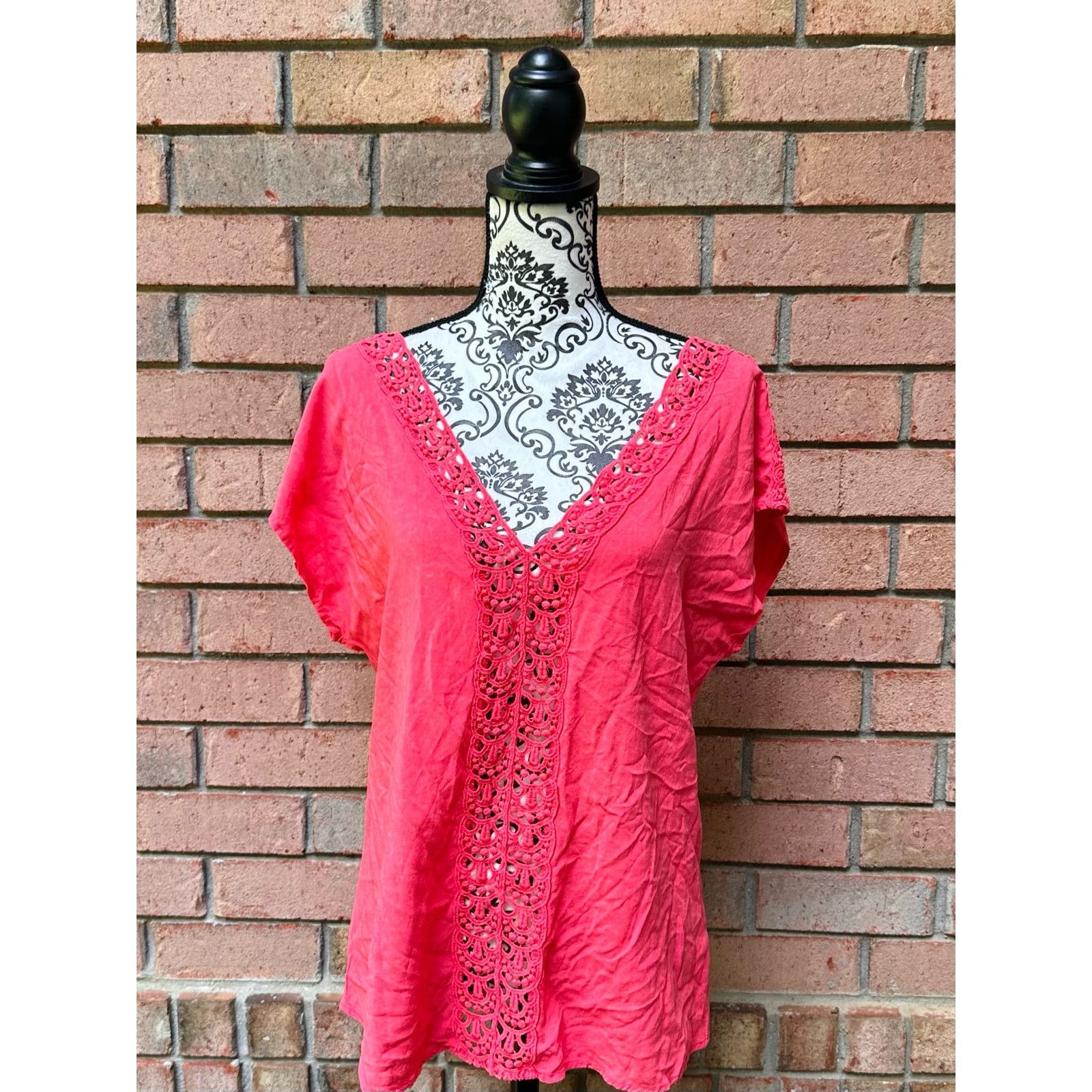 Other GUC Maurices Women's Coral Pullover Top w/ Crochet Detail XL Size XL / US 12-14 / IT 48-50 - 1 Thumbnail