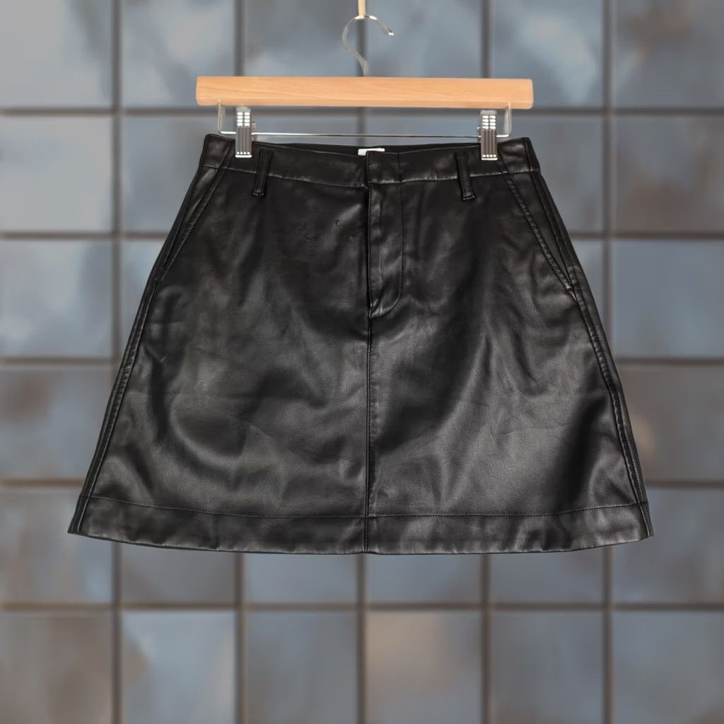 Gap Gap Skirt Womens 4 Black Faux Leather Mini Zip Front Pockets 4/27 Business Size 27" / US 4 / IT 40 - 1 Thumbnail