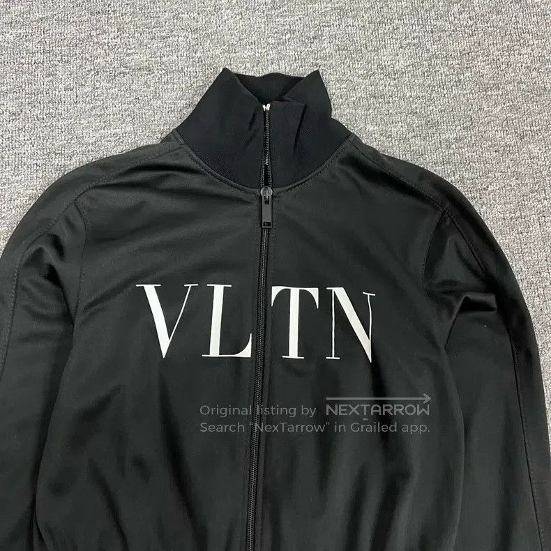 Valentino Valentino The main line is a big logo dress Size S / US 4 / IT 40 - 4 Thumbnail
