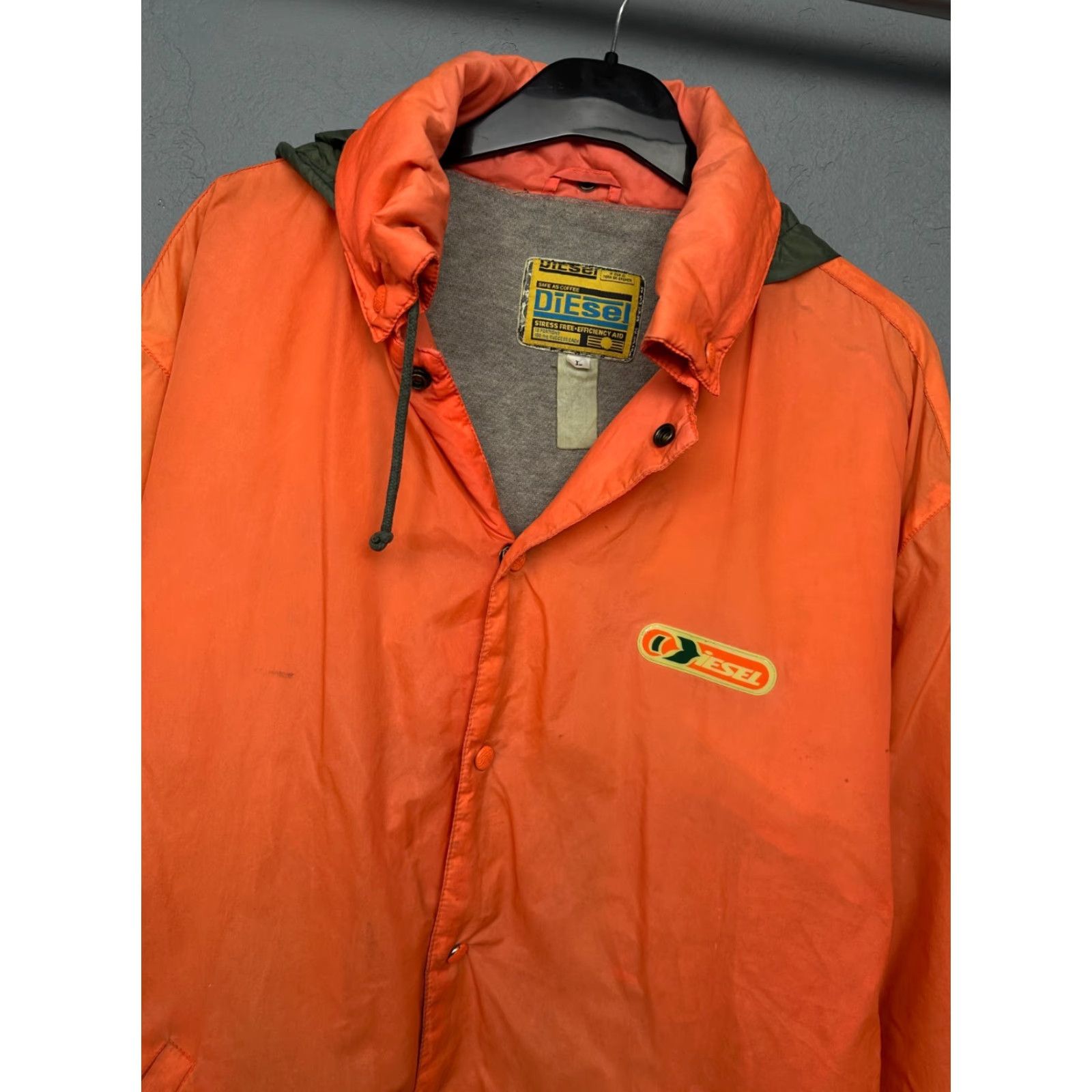 Diesel Diesel 90s Vintage Mens Jacket L Windbreaker 90s Orange - 69 cm Sleeve Length - Regular Fit - Black? Actually orange. Size US L / EU 52-54 / 3 - 4 Thumbnail