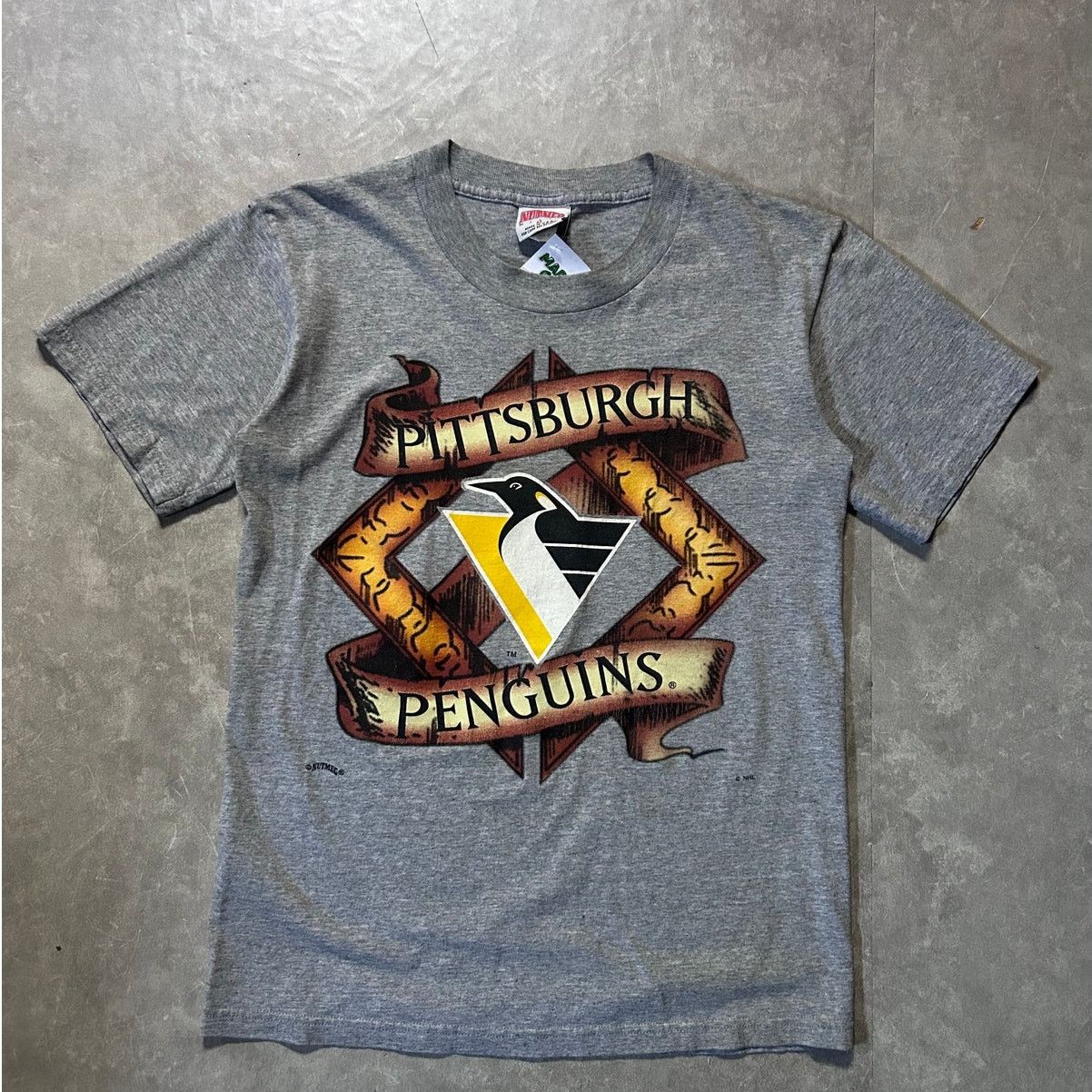 Nutmeg 90's Vintage Pittsburgh Penguins Big Print Grey T-Shirt -M Size US M / EU 48-50 / 2 - 1 Thumbnail