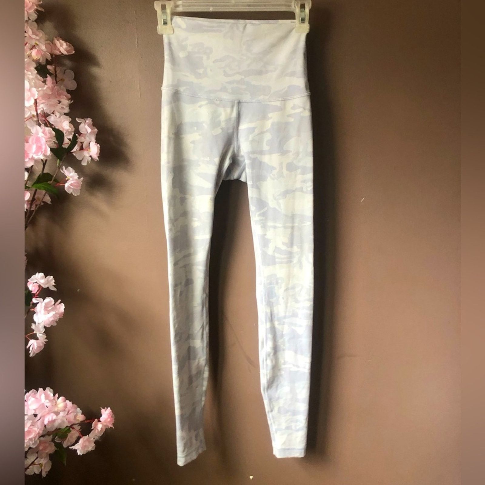 Lululemon Lululemon leggings white and grey camouflage. Size 27" / US 4 / IT 40 - 1 Thumbnail