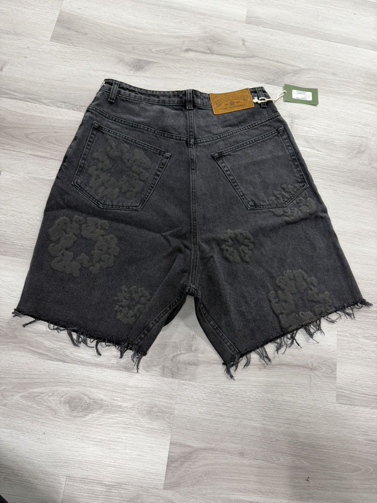 DENIM TEARS Denim Tears Cotton Wreath Denim Shorts (M) Size US 32 / EU 48 - 2 Thumbnail