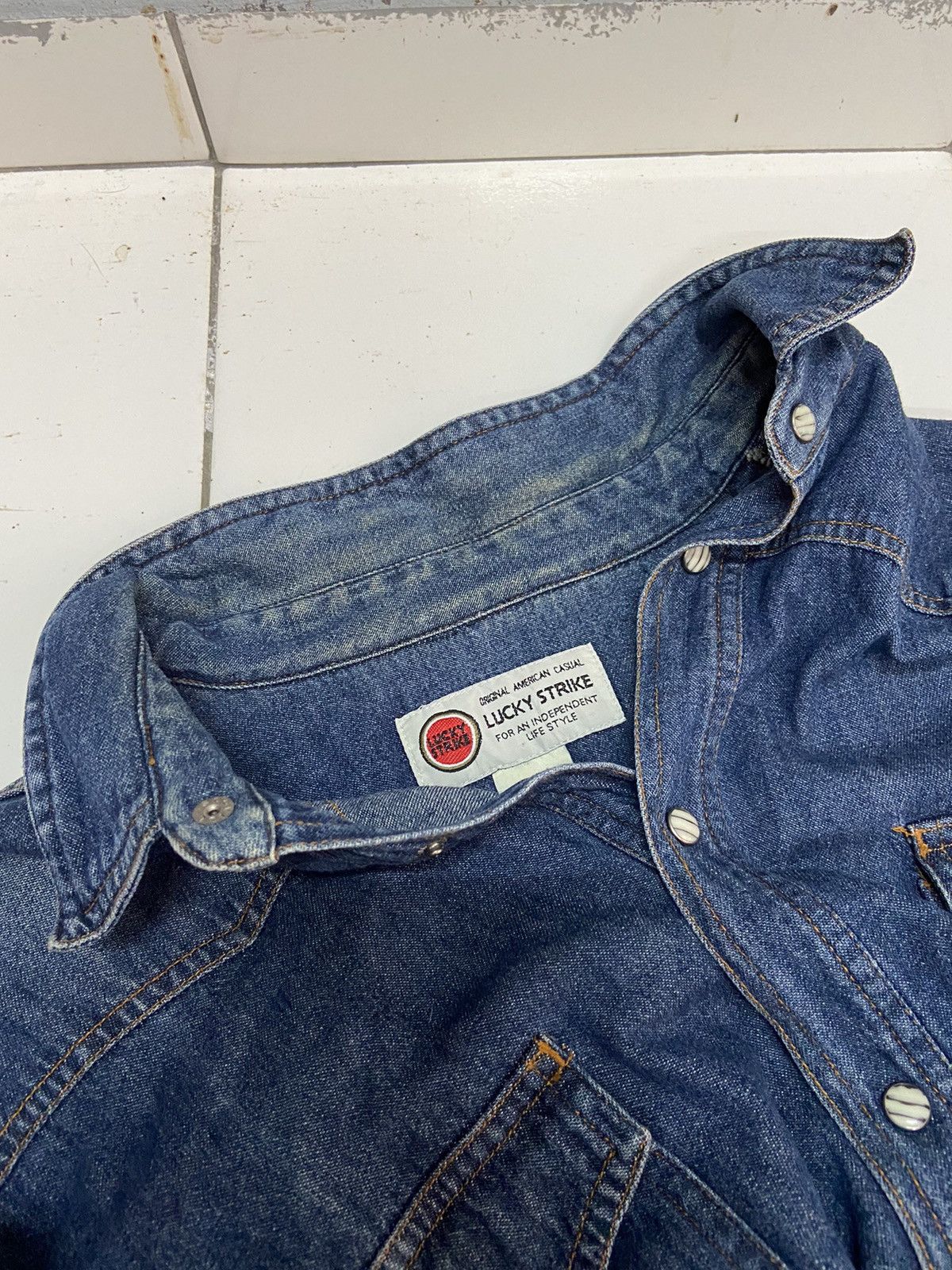 Japanese Brand VINTAGE LUCKY STRIKE WESTERN DENIM SHIRT Size US L / EU 52-54 / 3 - 7 Thumbnail