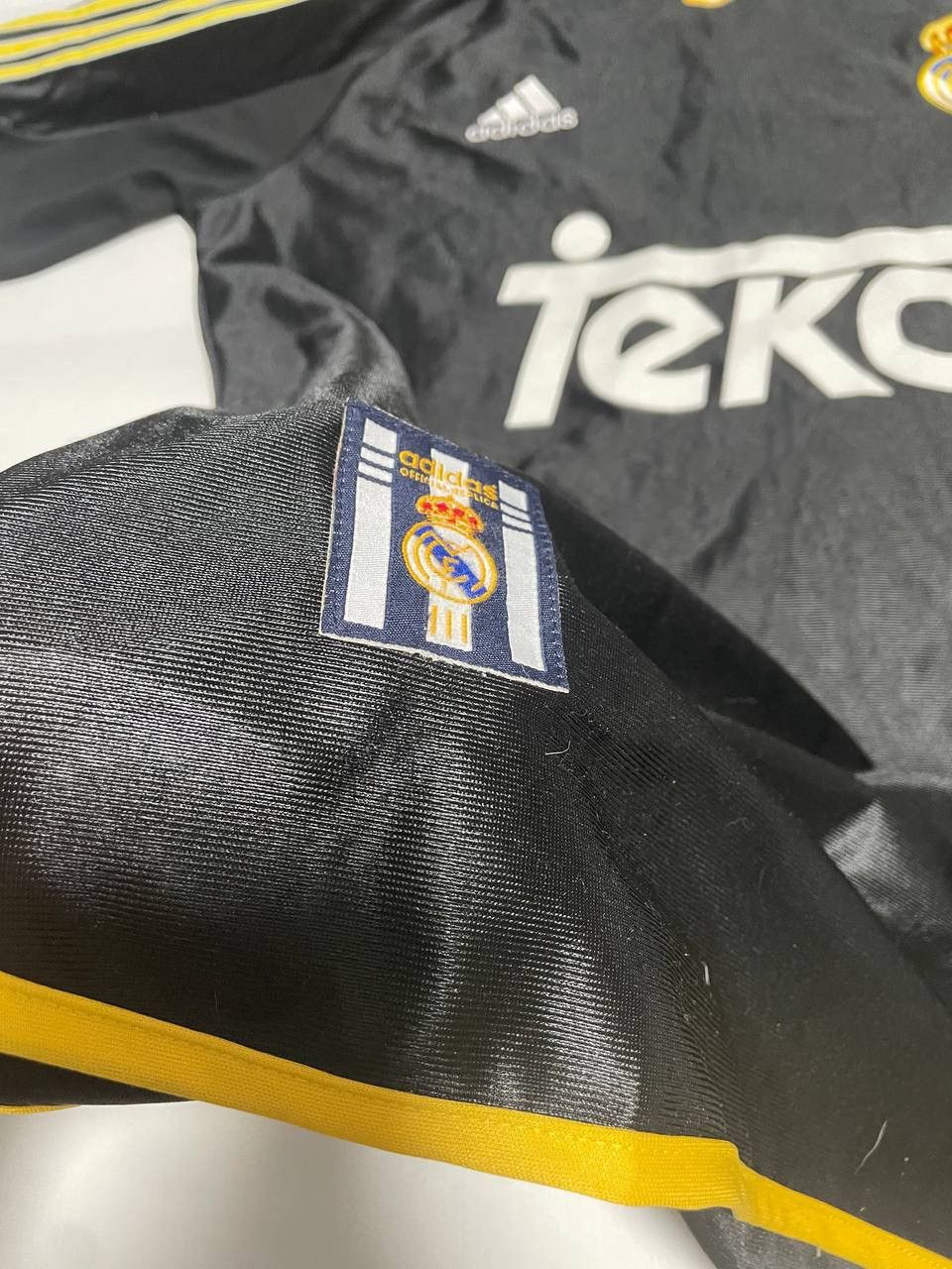 Adidas × Vintage Raul real madrid 00/01 Size US L / EU 52-54 / 3 - 5 Thumbnail