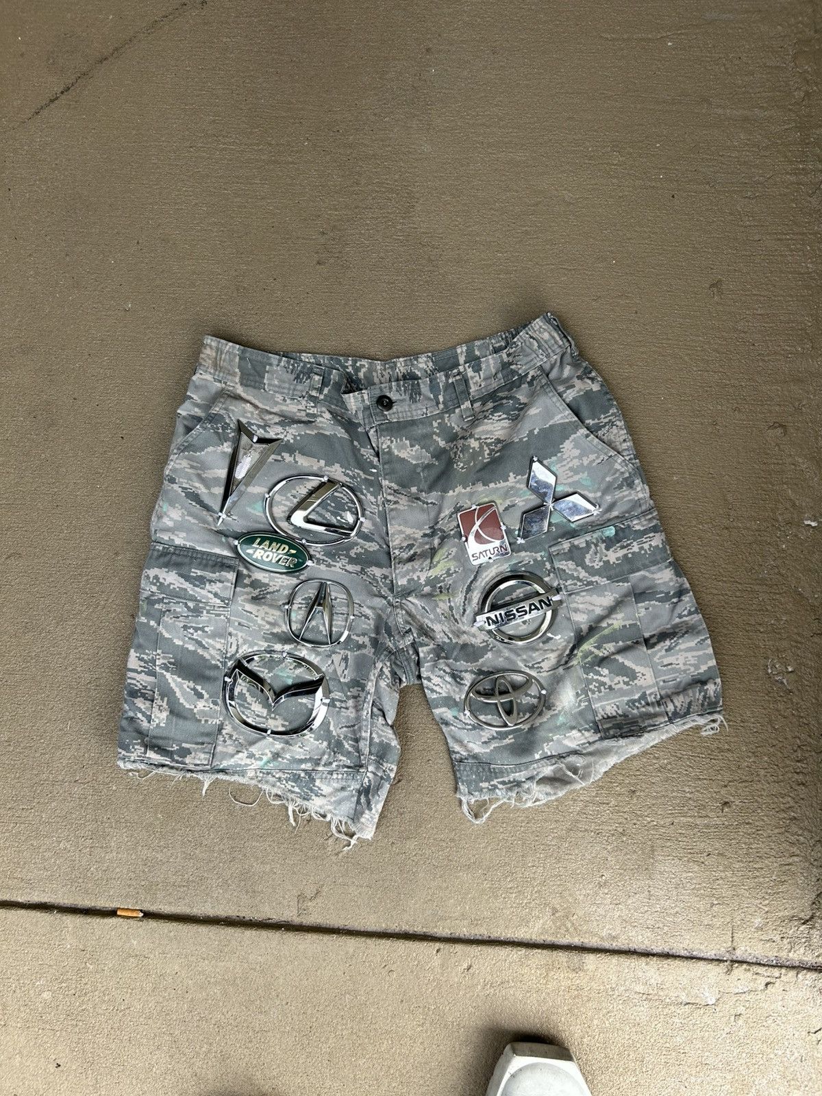 Other 1/1 Your World digi camo car emblem cargo shorts Size US 36 / EU 52 - 2 Thumbnail
