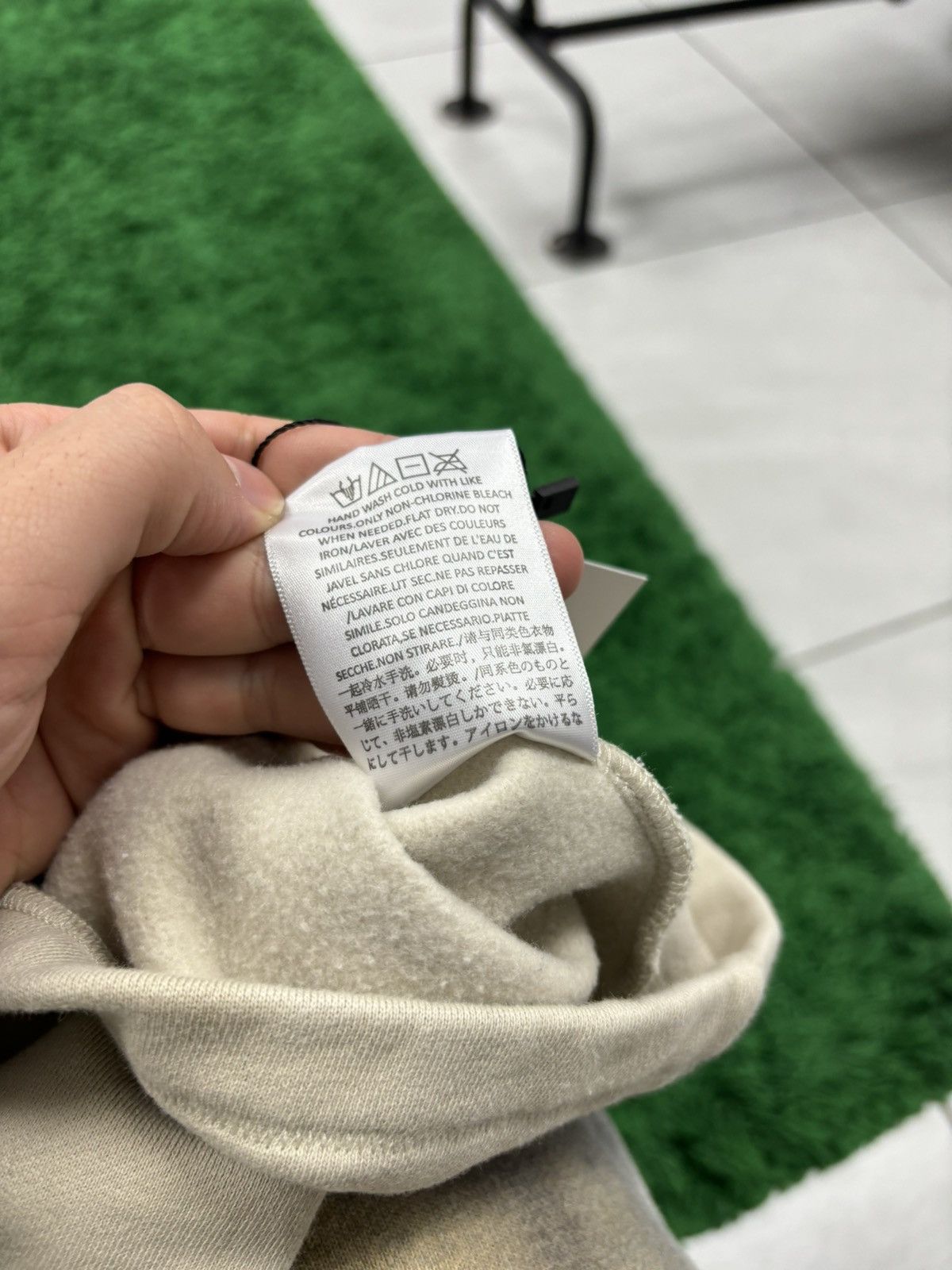 Fear of God Fear of god essentials hoodie medium Size US M / EU 48-50 / 2 - 3 Thumbnail