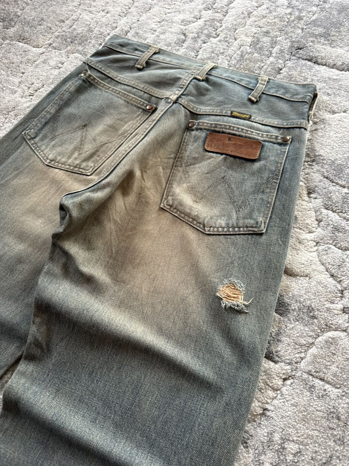Japanese Brand Vintage Wrangler Mud Wash Distressed Baggy Selvedge Jeans Size US 29 - 15 Thumbnail