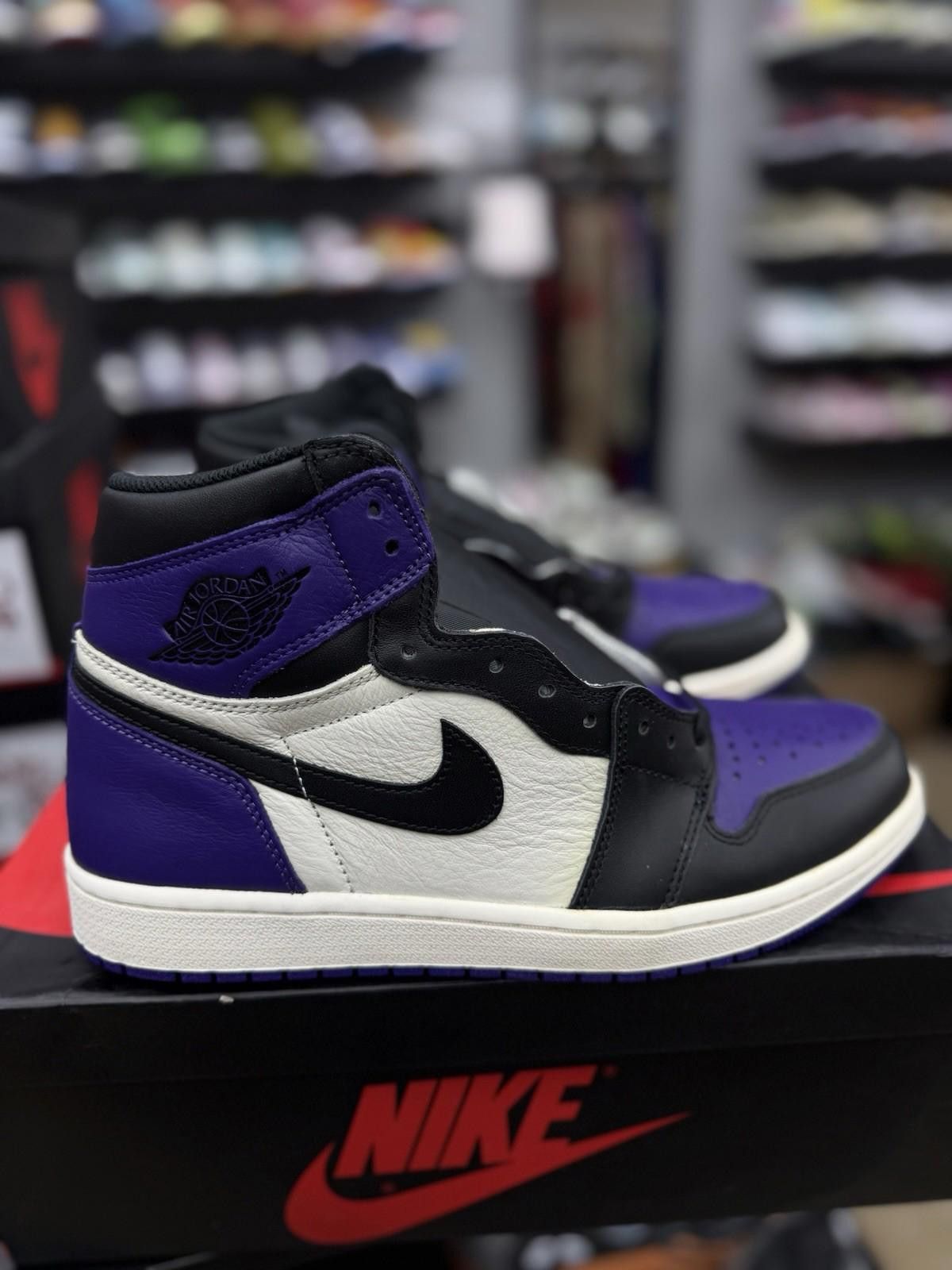 Jordan Brand Size 10 - Air Jordan 1 Retro High OG Court Purple (2018) NEW Size US 10 / EU 43 - 1 Thumbnail