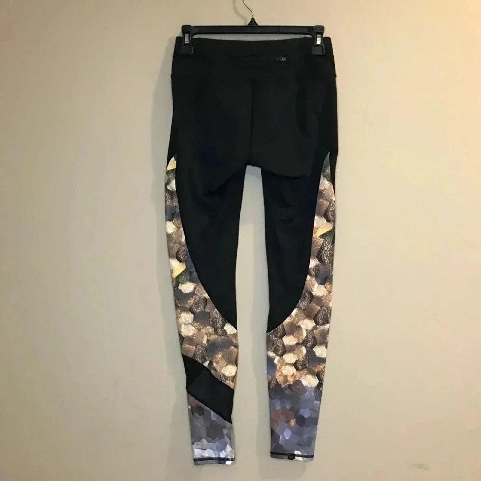 Athleta Athleta Asym Mesh Sonar Tight Leggings Black Gold Silver Size 26" / US 2 / IT 38 - 1 Thumbnail