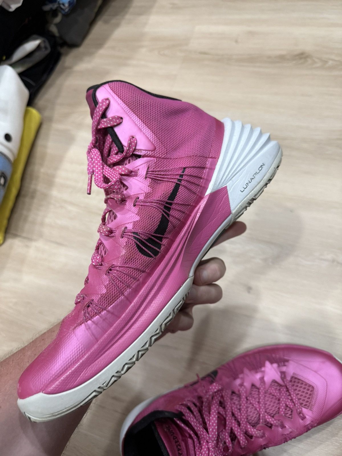 Nike Nike Hyperdunk 2013 Pink Breast Cancer Awareness Size US 12 / EU 45 - 12 Thumbnail