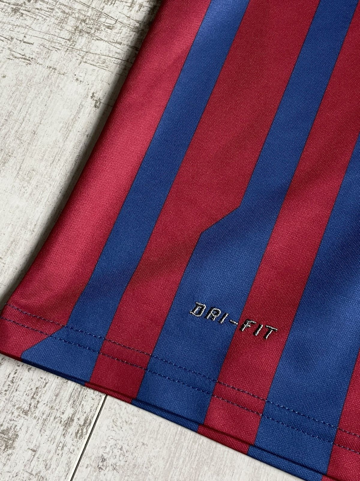 Nike Nike Barcelona 2011/2012 Football Shirt Home Jersey RARE Size US L / EU 52-54 / 3 - 8 Thumbnail