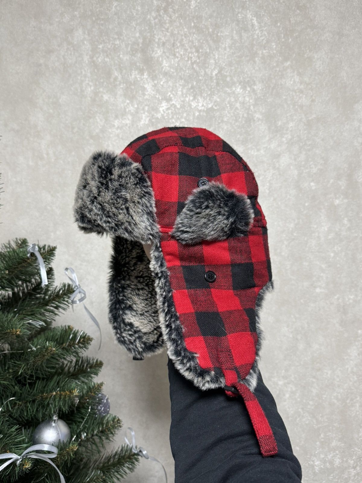 Other Vintage red/black fur Y2K hype fluffy ushanka hat punk Size ONE SIZE - 1 Thumbnail