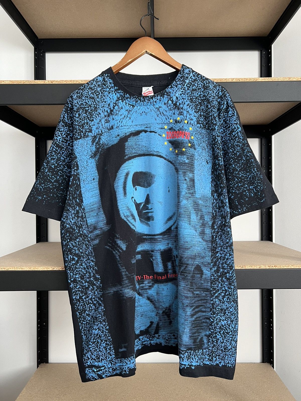 Band Tees Vintage 1993 U2 Zoo TV The Final Frontier Zooropa T-shirt Size US XL / EU 56 / 4 - 1 Thumbnail