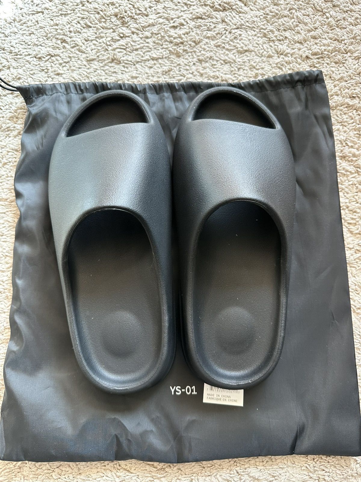 Yeezy Yeezy Slide YS-01 Black Size US 10 / EU 43 - 1 Thumbnail