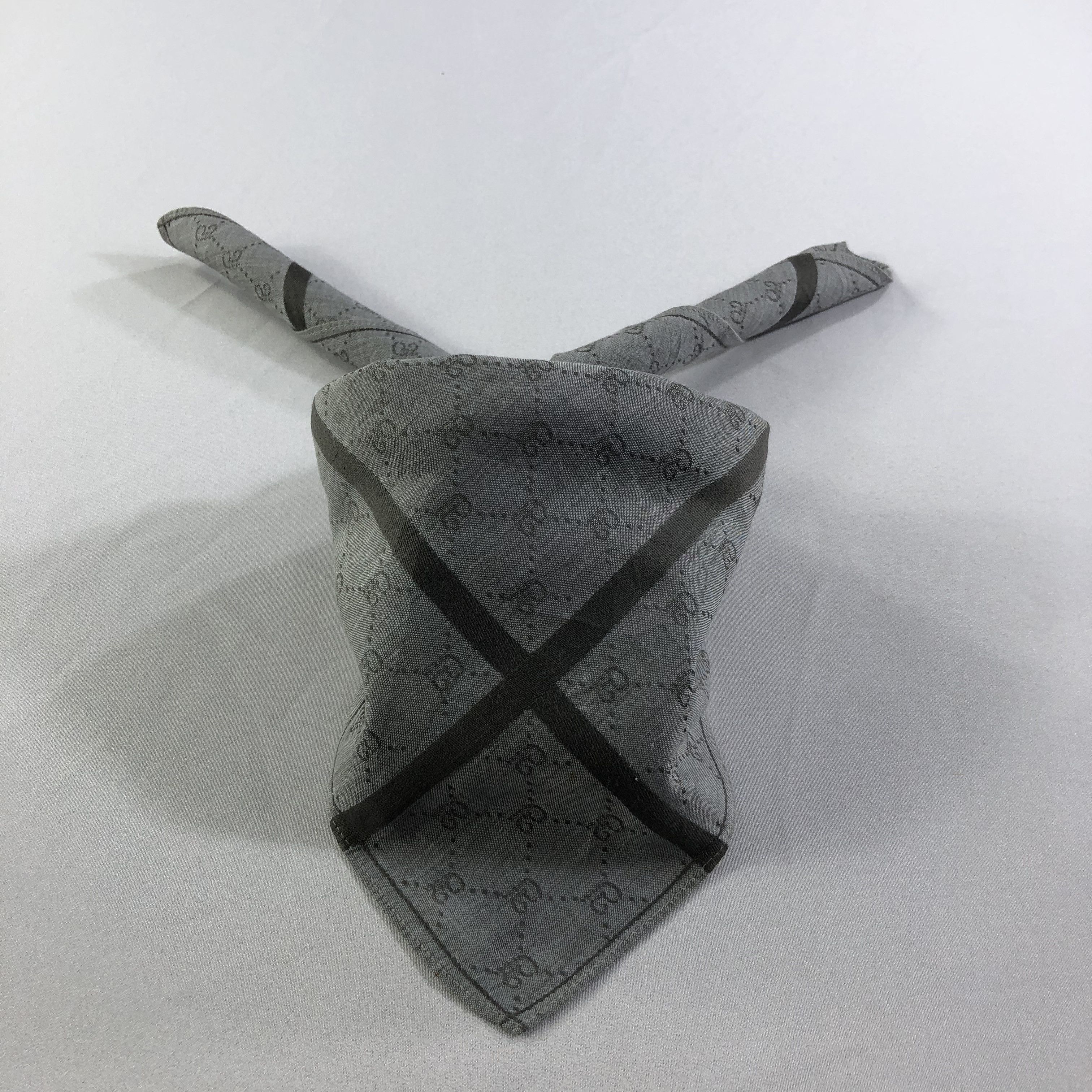 Pierre Balmain Pierre Balmain Handkerchief Neckerchief Bandana H2203 Size ONE SIZE - 1 Thumbnail