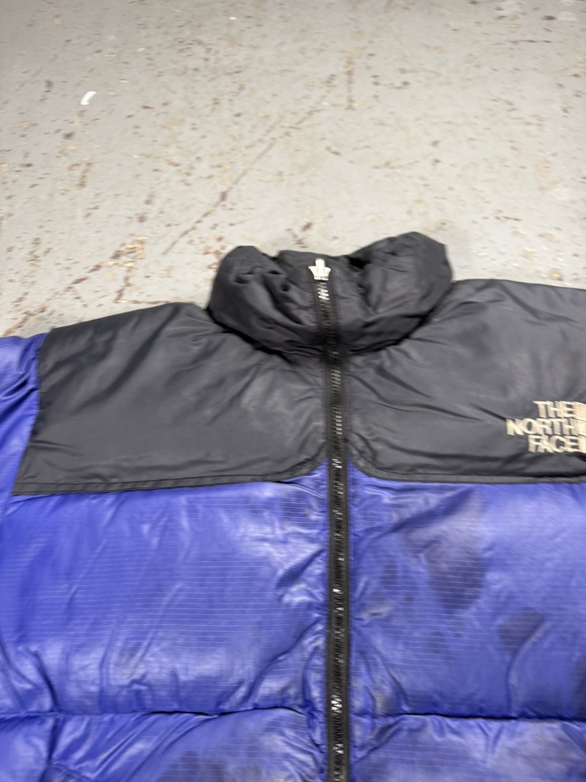 The North Face Distressed North Face Puffer Jacket Size US L / EU 52-54 / 3 - 6 Thumbnail