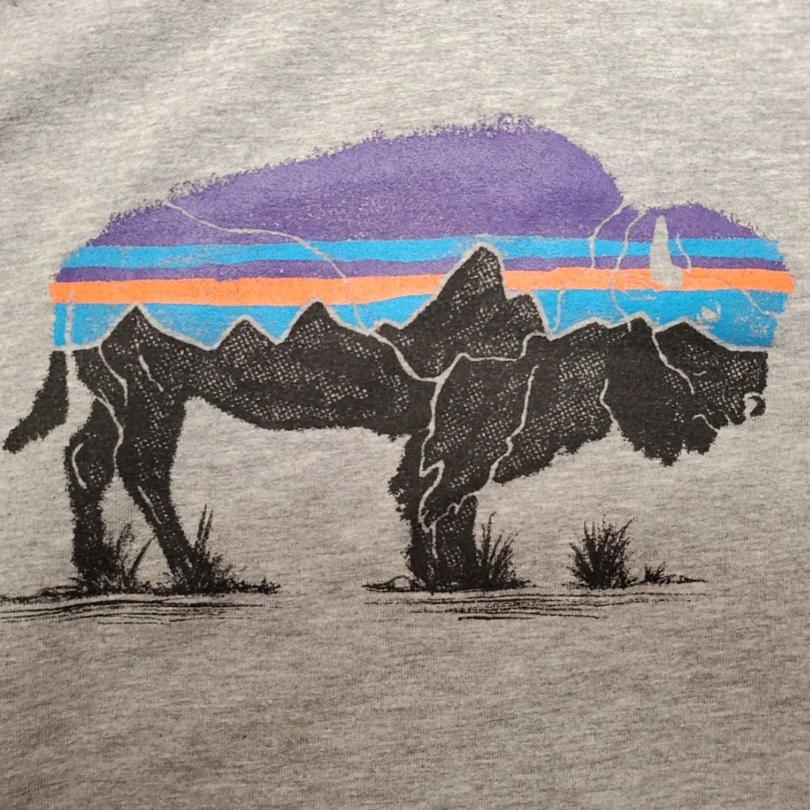 Patagonia VINTAGE Patagonia Sweatshirt Women XS White Fitz Roy Bison Organic Cotton Blend Pullover Size XS / US 0-2 / IT 36-38 - 4 Thumbnail