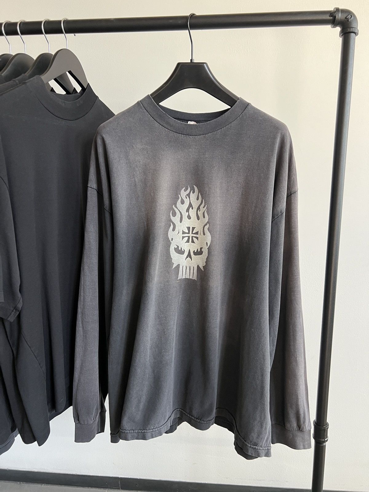 Harley Davidson Vintage Perfectly Faded Flaming Skull Y2K Biker Tee Size US XL / EU 56 / 4 - 1 Thumbnail