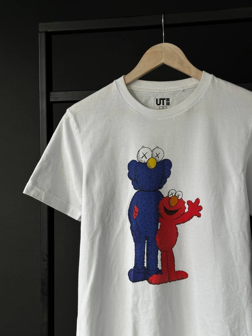 Uniqlo Kaws Uniqlo Sesame Street Companion Tee Size US S / EU 44-46 / 1 - 3 Thumbnail