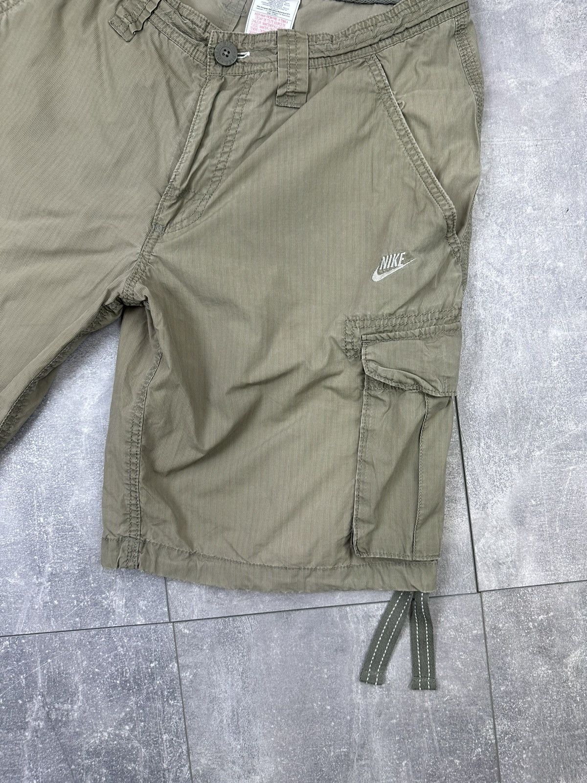 Nike Nike Vintage Cargo Shorts Y2K Size US 33 - 3 Thumbnail