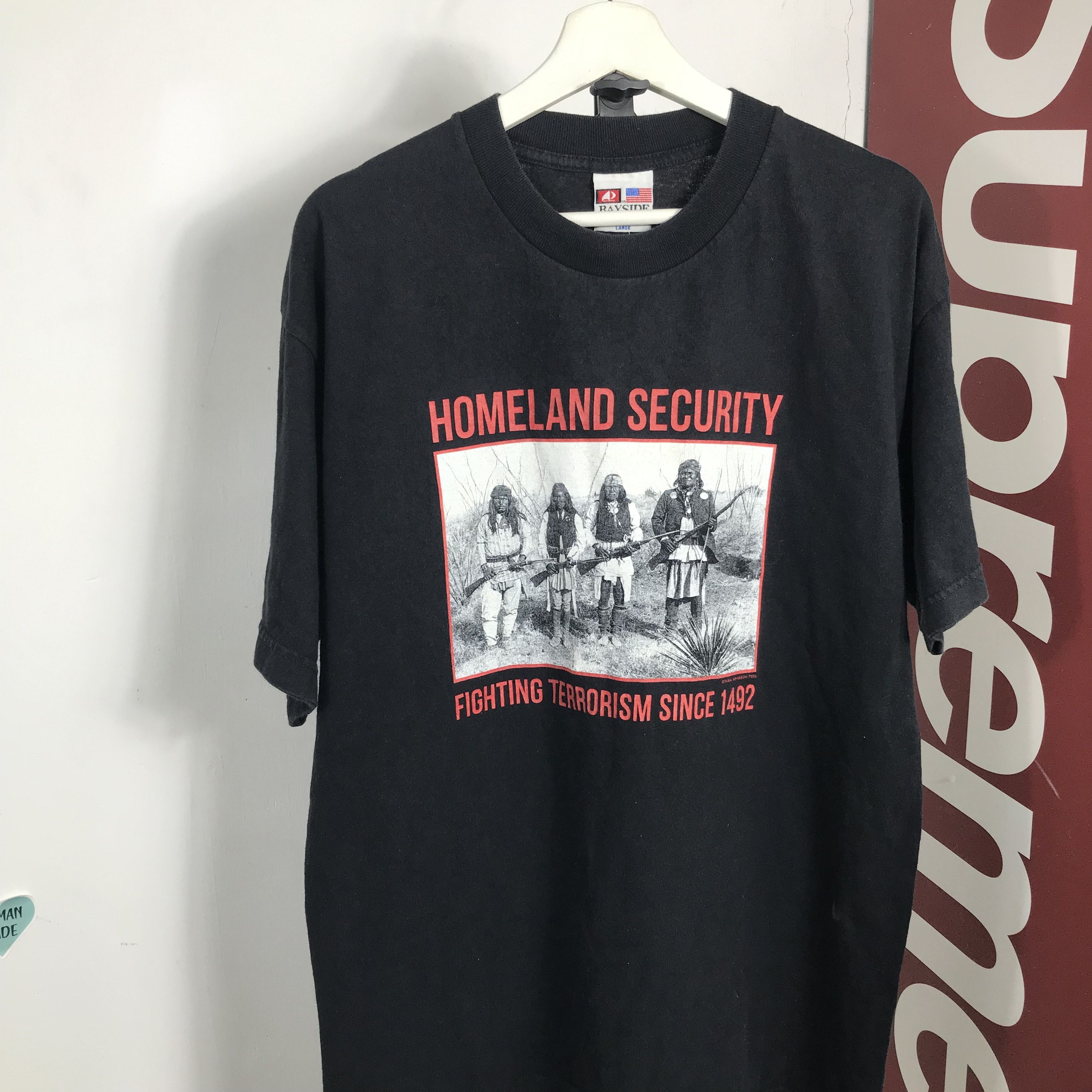 Vintage THRASHED “Homeland Security” T-Shirt Size US L / EU 52-54 / 3 - 2 Thumbnail