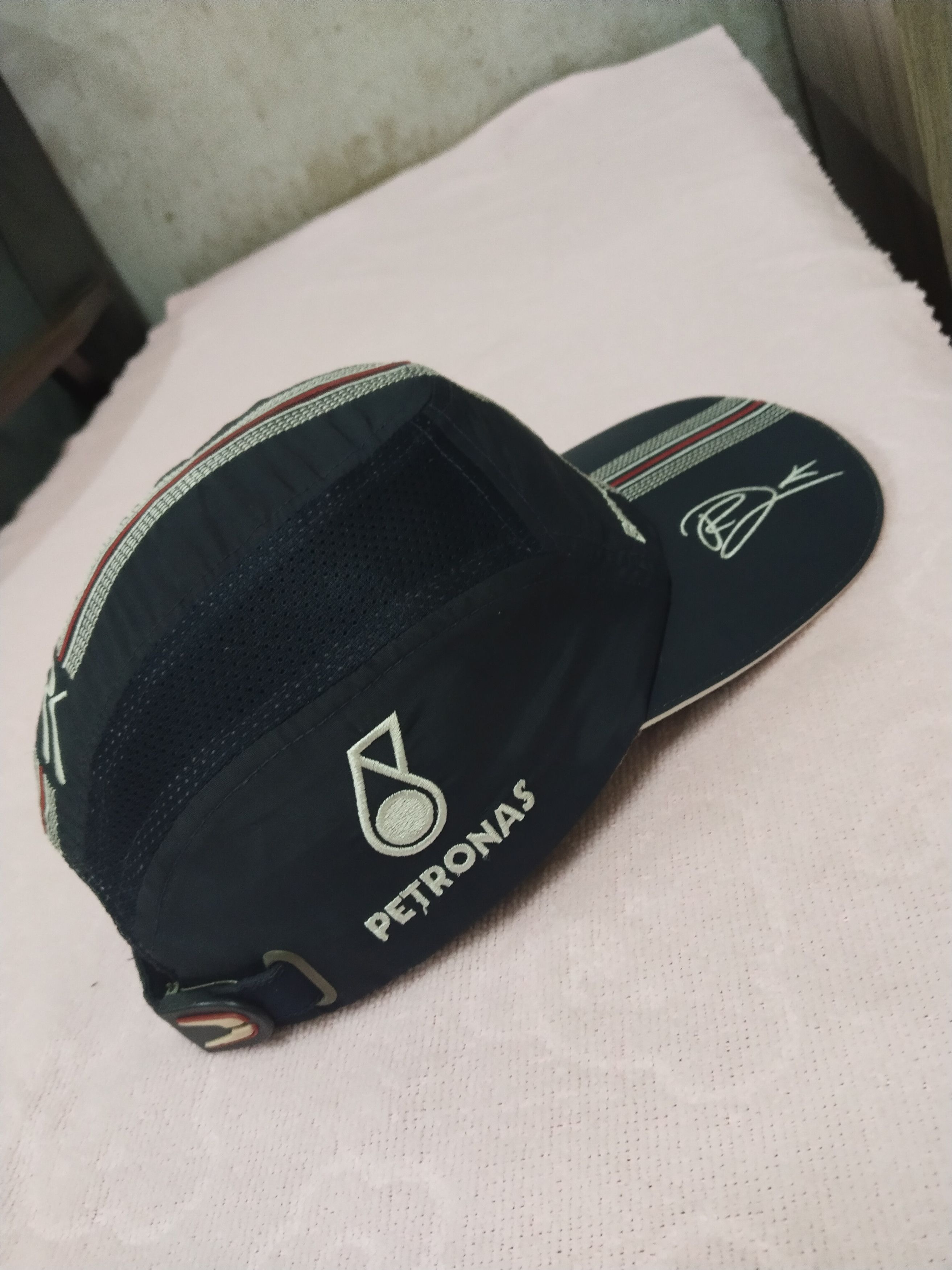 Formula 1 VINTAGE BMW SAUBER FORMULA 1 TEAM PETRONAS CAP Size ONE SIZE - 4 Thumbnail
