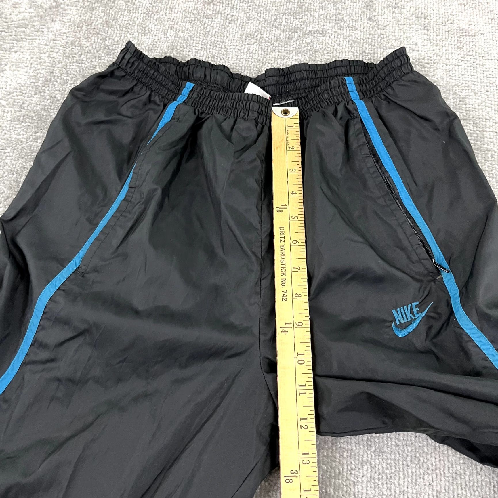 Nike VINTAGE Nike Pants Mens Medium x 32" Black Nylon Windbreaker Track Zip Retro 90s Size US 31 - 6 Thumbnail