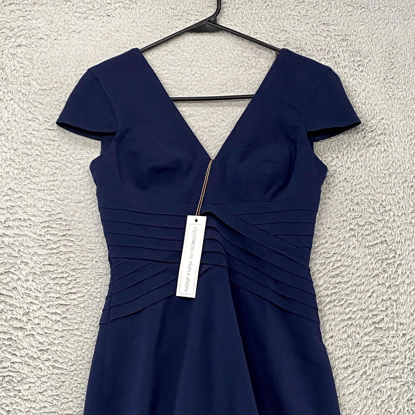 Dress the Population VINTAGE Dress The Population Dolores Dress Womens XS Navy Sheath Pleated V Neck Party Size XS / US 0-2 / IT 36-38 - 2 Thumbnail