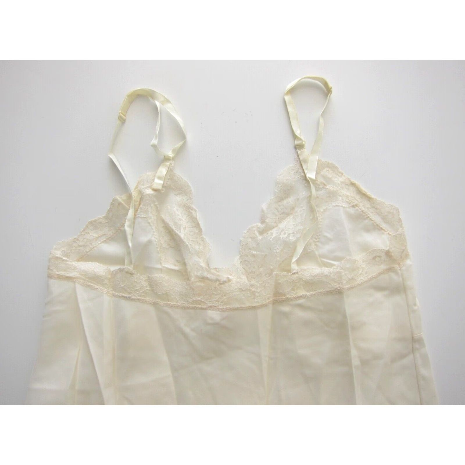 Vintage VINTAGE Barbizon Nylon Ivory Spaghetti Strap Camisole Chemise Slip Nightgown 34 Size ONE SIZE - 5 Thumbnail
