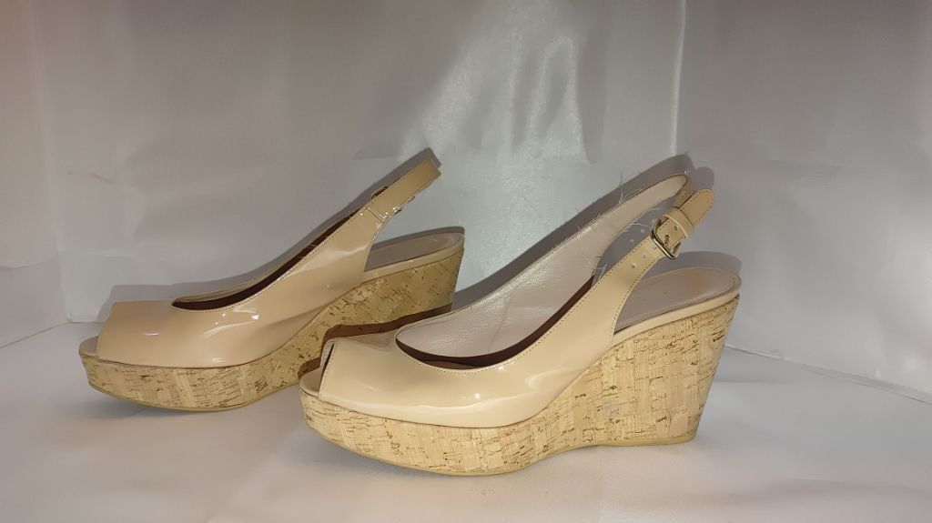 Stuart Weitzman Stuart Weitzman Riveria Patent Leather Wedges Size 8.5M Size US 8.5 / IT 38.5 - 2 Thumbnail