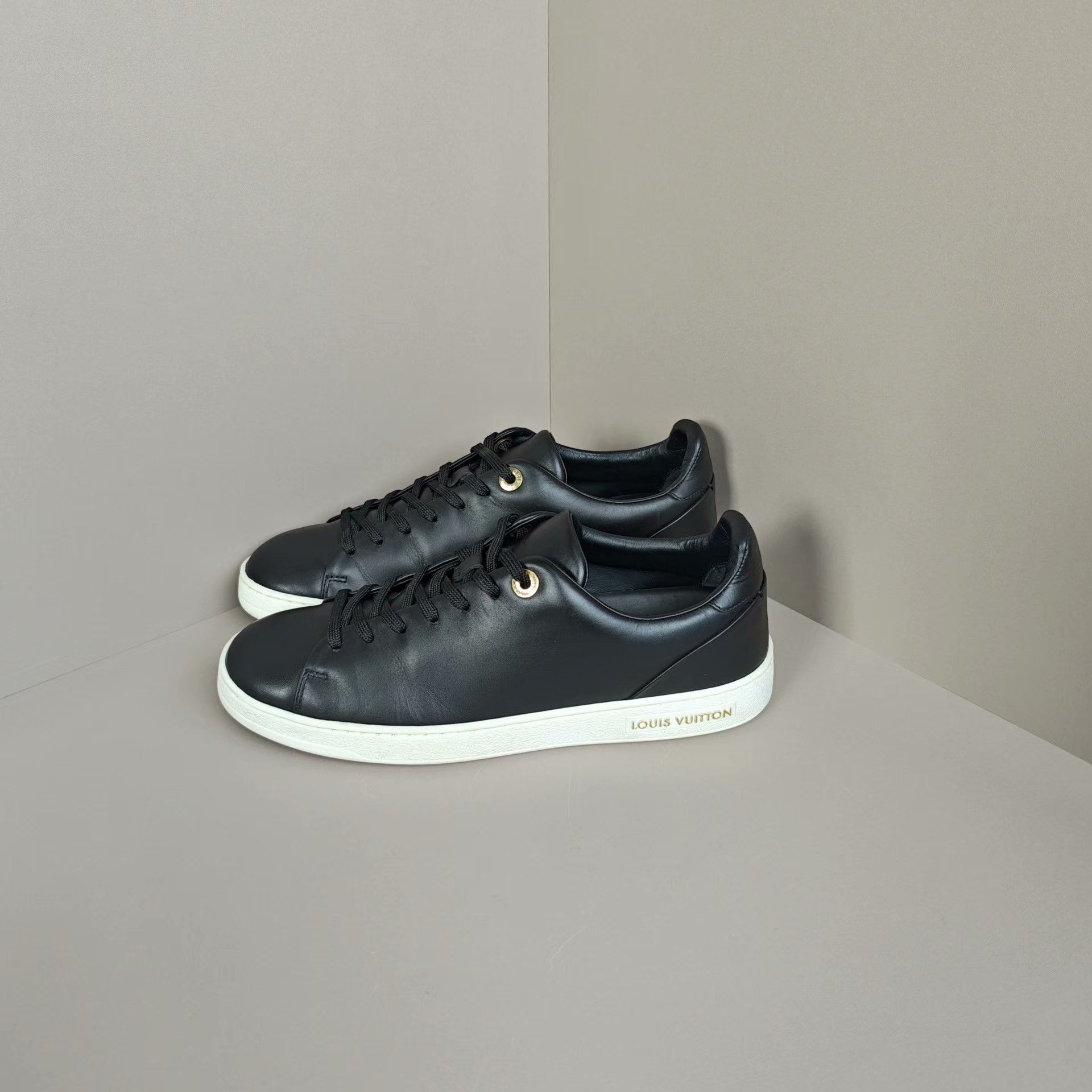 Louis Vuitton Louis Vuitton Lowtop Sneakers us_7 Women Size US 7 / IT 37 - 1 Thumbnail