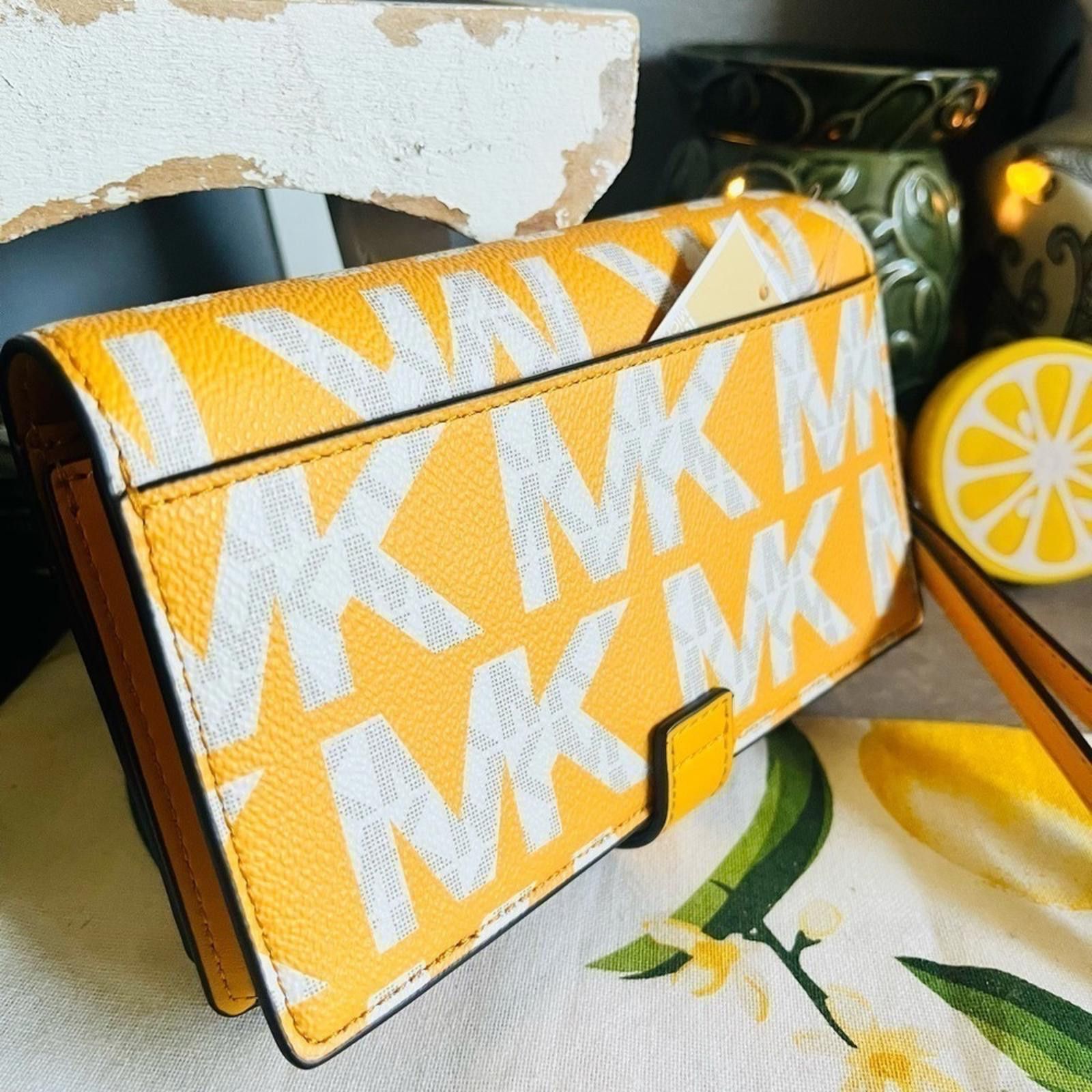 Michael Kors Michael Kors Small Bifold Wallet Signature Print NWT Size ONE SIZE - 3 Thumbnail