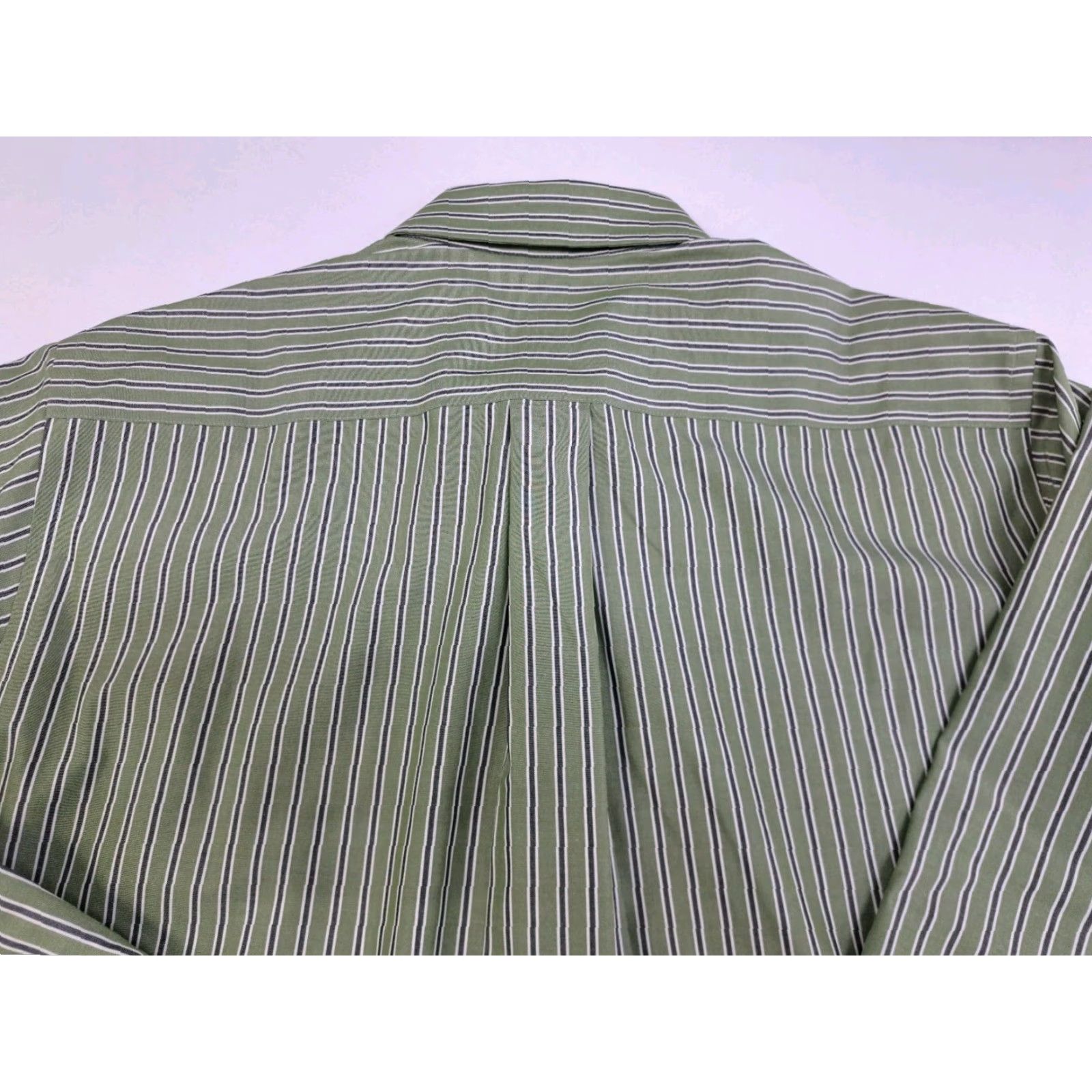 Eddie Bauer Eddie Bauer Men's Wrinkle Resistant Long Sleeve Button Up Striped Shirt M Green/White Striped Shirt Mens M Wrinkle Resistant Button-Up Shirt Size US M / EU 48-50 / 2 - 5 Thumbnail