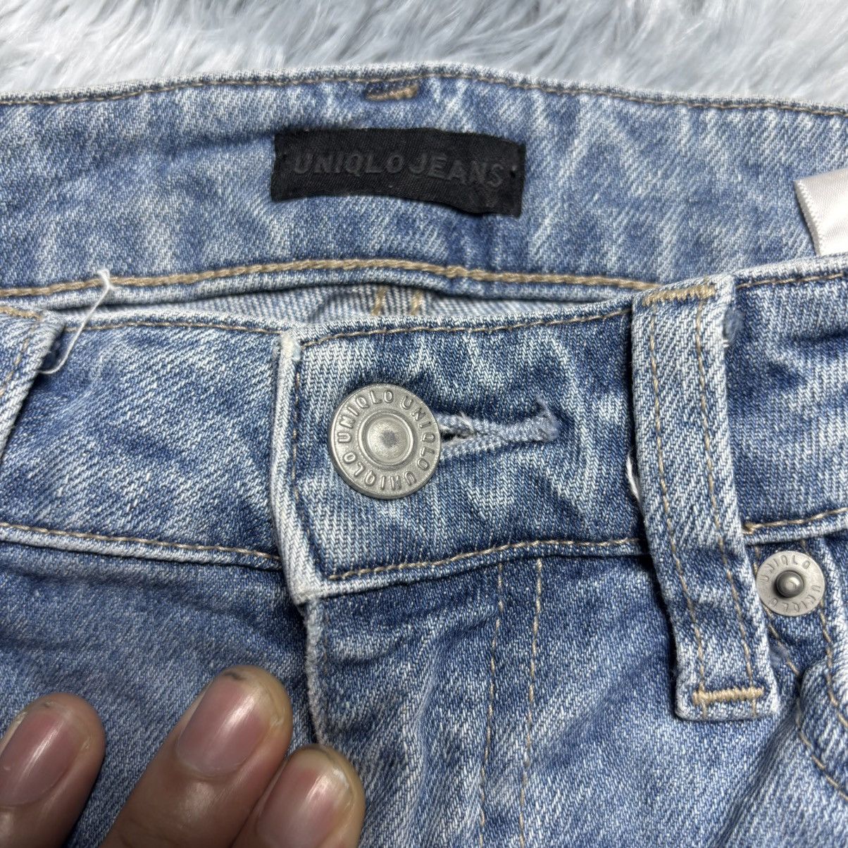 Uniqlo Uniqlo Women's High Rise Straight Jeans Light Blue (Size 23) Size 25" / US 0 / IT 36 - 2 Thumbnail