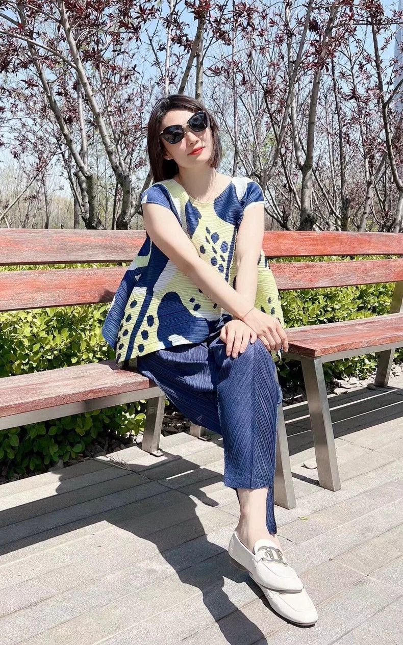 Issey Miyake size:2 Navy blue irregular-shaped skinny pant