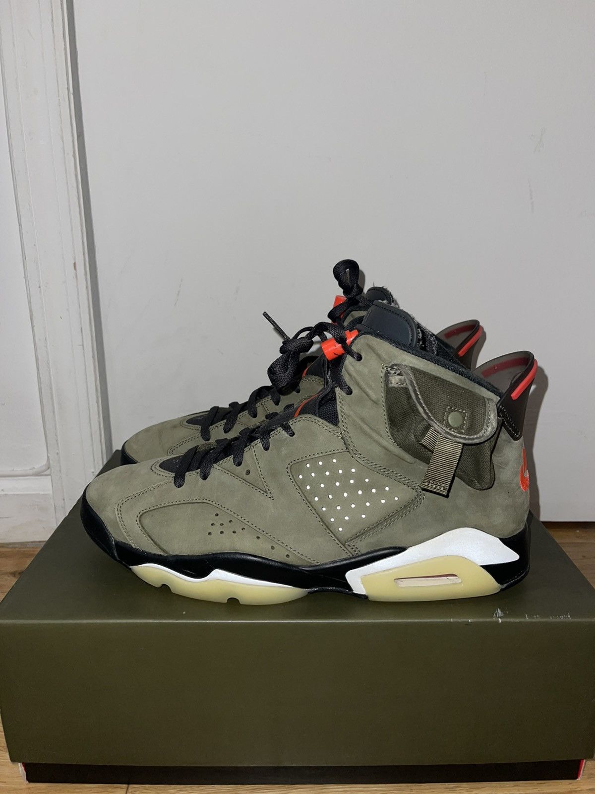 Jordan Brand × Travis Scott Jordan 6 Retro x Travis Scott Mid Olive Size US 12 / EU 45 - 1 Thumbnail