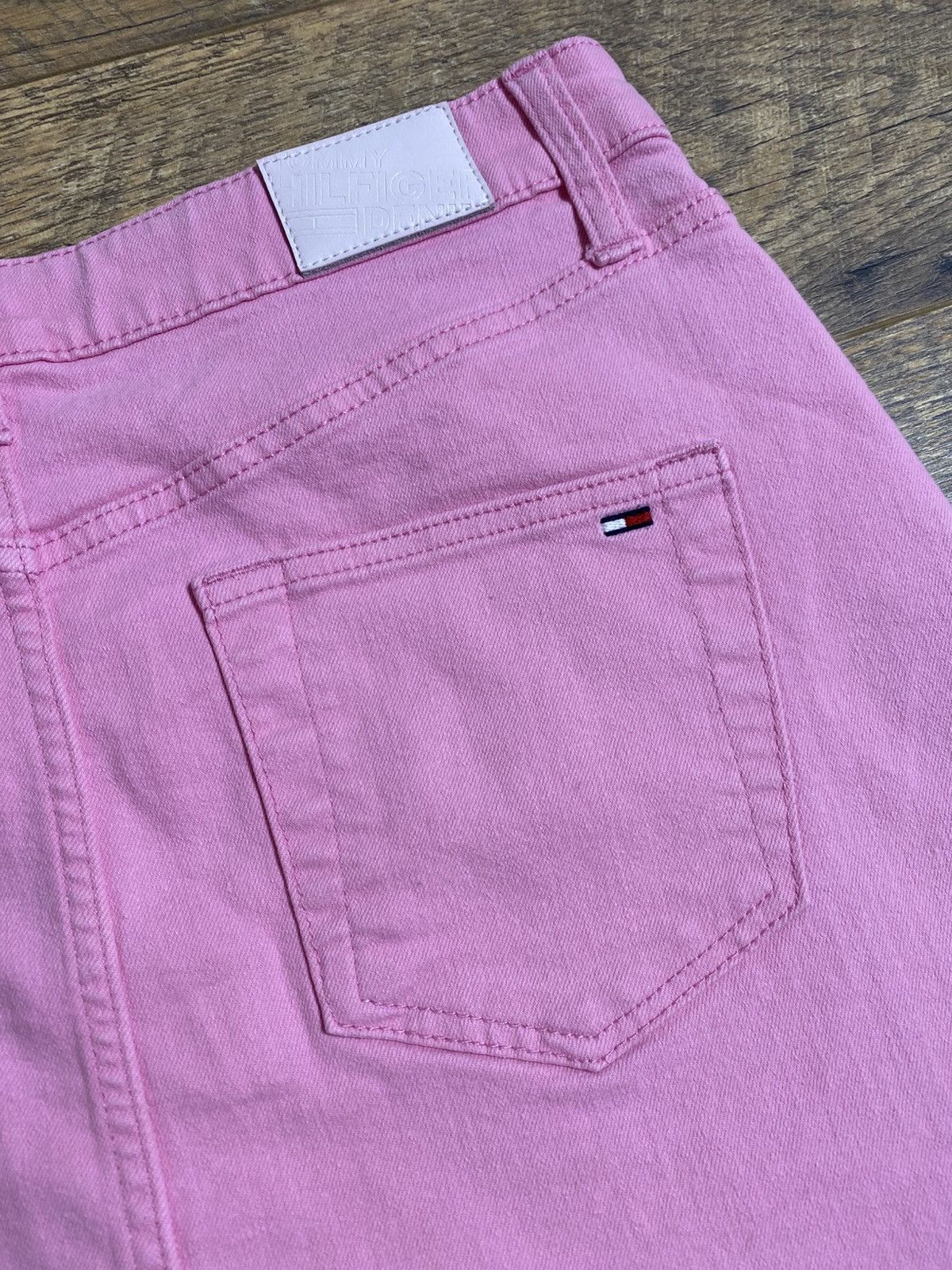 Tommy Hilfiger Rare Tommy Hilfiger Pink Denim Avant Garde Mini Skirt Y2K 8 Size 30" / US 8 / IT 44 - 6 Thumbnail